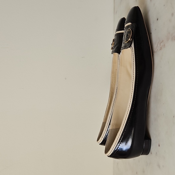 LOUIS VUITTON: Elegant Vintage Logo Polished Black Leather Ballet Flats - Picture 4 of 8